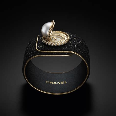 Chanel Mademoiselle Privé Bouton Perle 